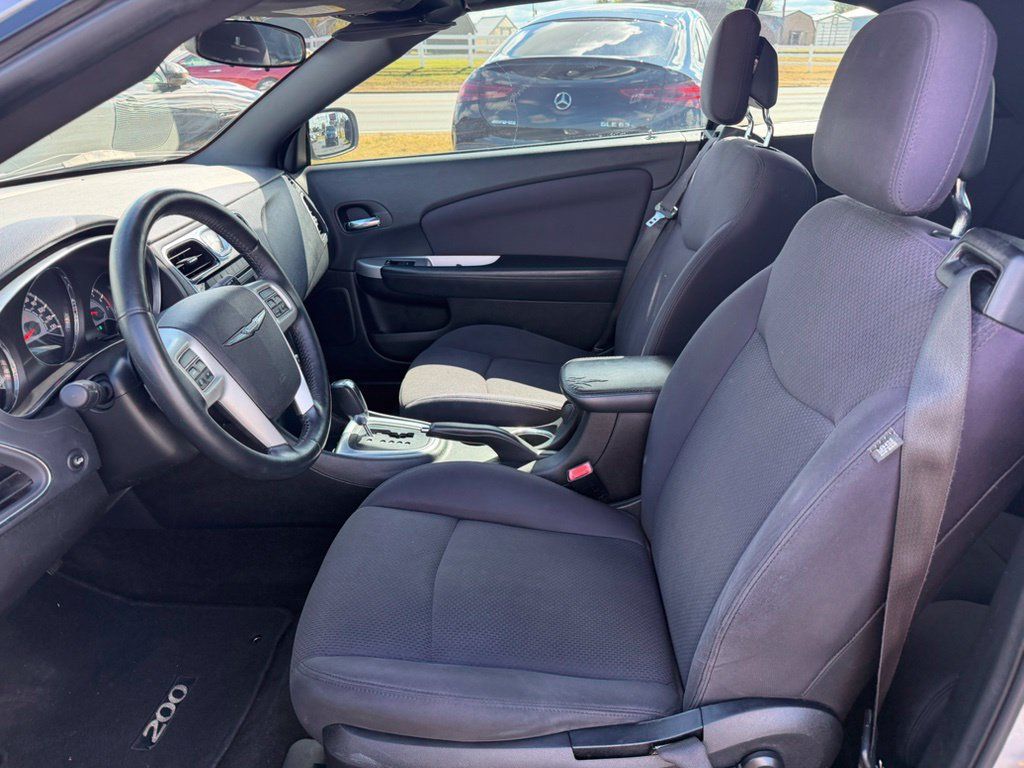 Used 2013 Chrysler 200 Touring FWD image 11