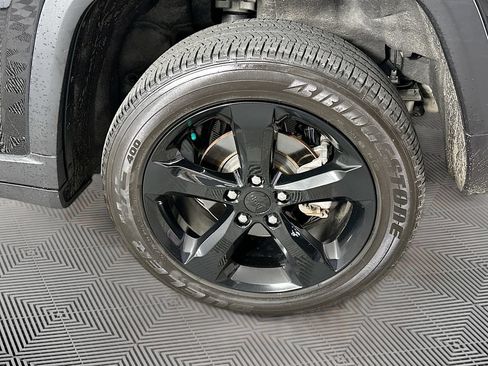 Certified 2024 Jeep Grand Cherokee Altitude AWD/4WD image 43