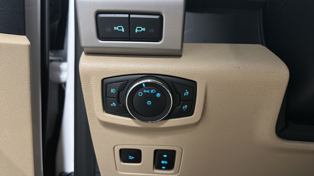 Used 2019 Ford F250 Lariat w/ Lariat Ultimate Package AWD/4WD image 35