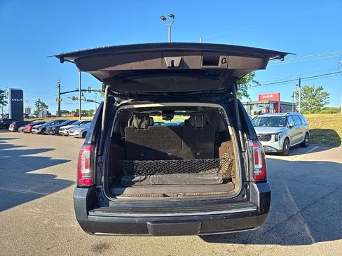 Used 2020 GMC Yukon XL Denali w/ Denali Premium Package AWD/4WD image 5