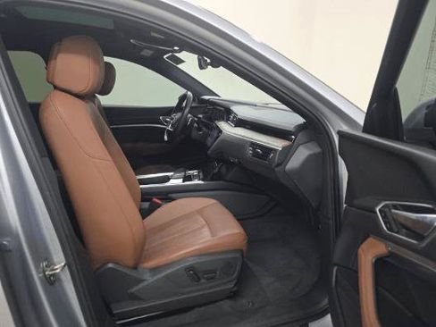 Used 2022 Audi e-tron Premium AWD/4WD image 21