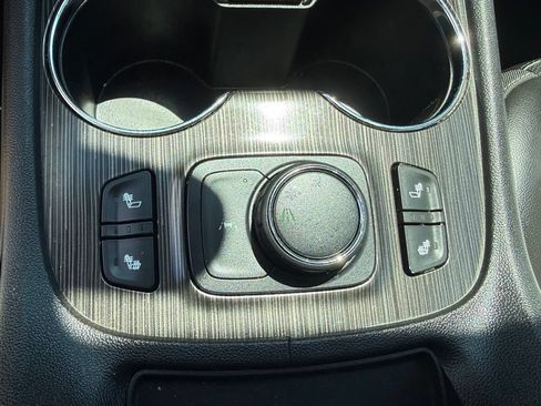 Used 2021 GMC Acadia SLT w/ LPO, Black Accent Package FWD image 25