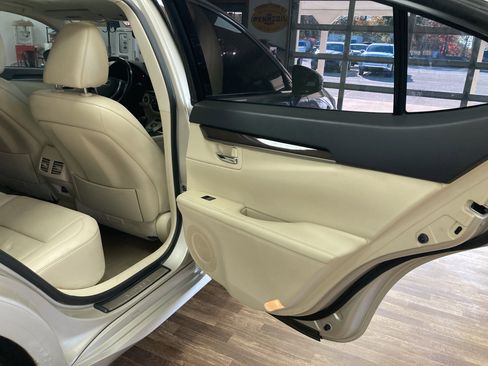 Used 2013 Lexus ES 350 w/ Luxury Pkg image 19