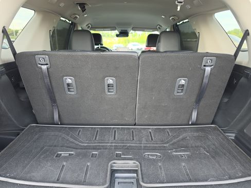 Used 2025 Honda Pilot EX-L image 11