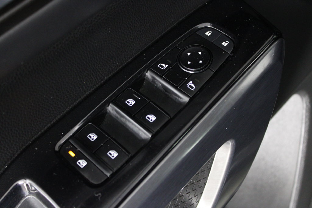 Certified 2023 Nissan Pathfinder SL w/ Black Appearance Package FWD image 24