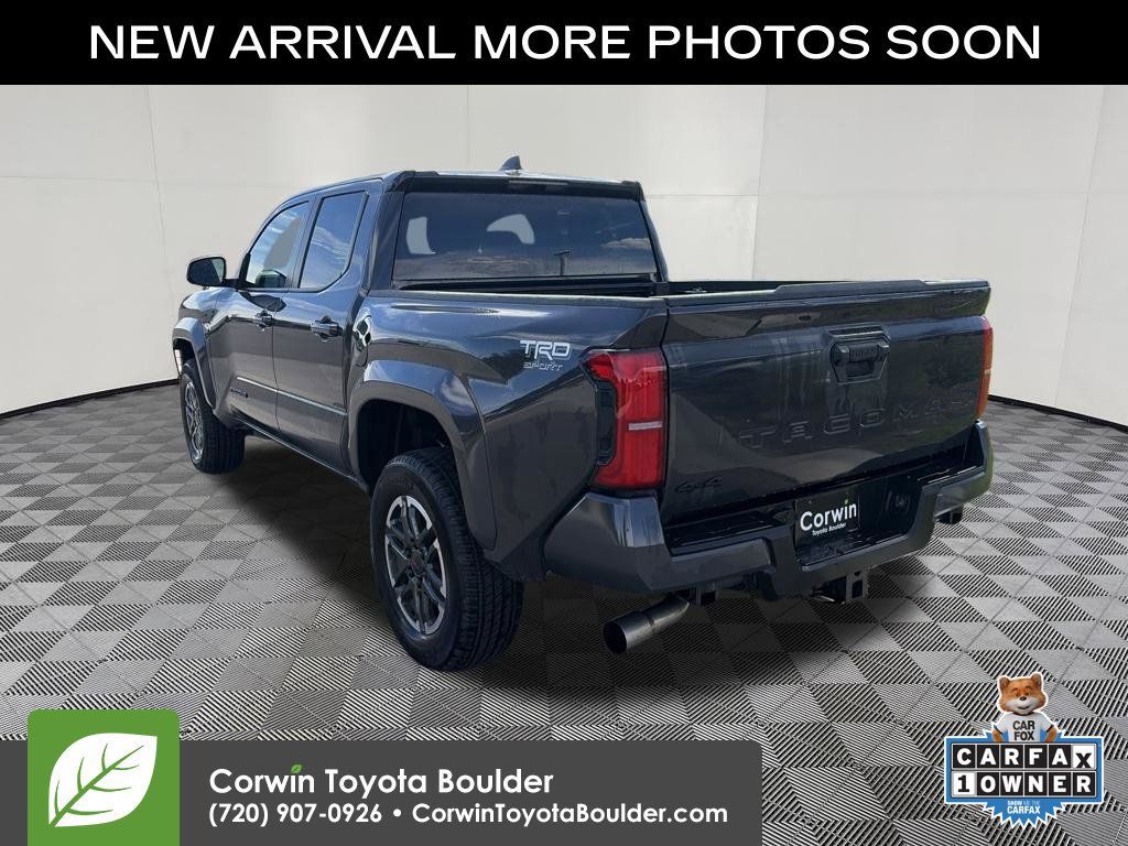 Used 2025 Toyota Tacoma TRD Sport AWD/4WD image 5