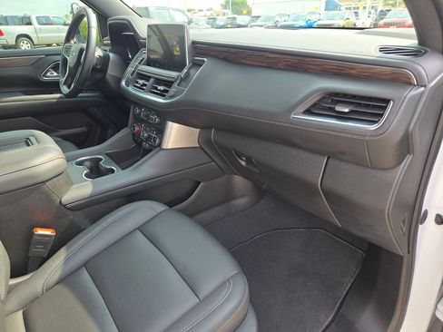 Used 2023 Chevrolet Suburban Z71 w/ Luxury Package AWD/4WD image 28
