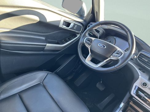 Used 2023 Ford Explorer XLT w/ Equipment Group 202A image 39