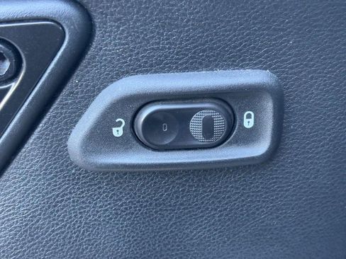 Used 2017 Jeep Wrangler Unlimited Sahara image 24