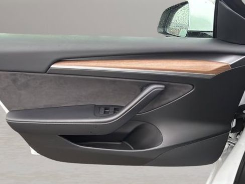 Used 2023 Tesla Model 3 Standard Range image 17