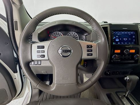 Used 2016 Nissan Frontier SL w/ Moonroof Package AWD/4WD image 13