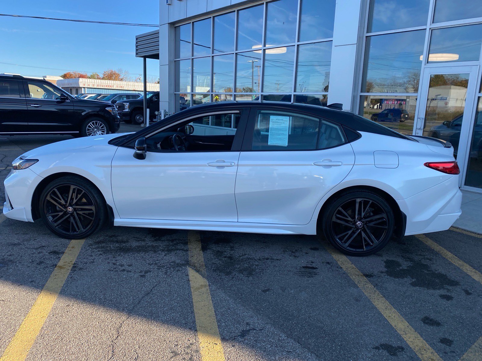 Used 2025 Toyota Camry XSE AWD/4WD image 3