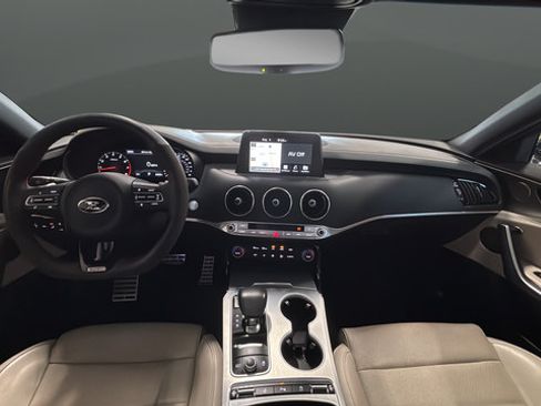 Used 2018 Kia Stinger GT2 AWD/4WD image 11