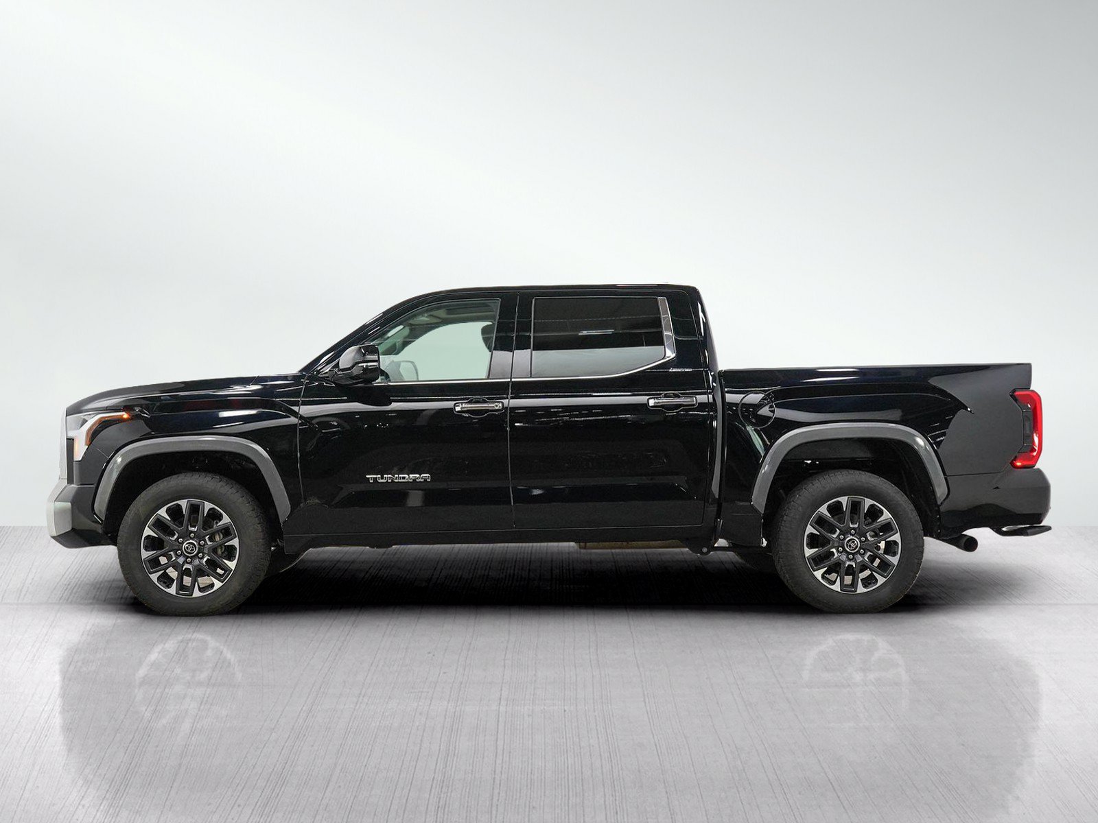 Used 2023 Toyota Tundra Limited w/ Power Package AWD/4WD image 2