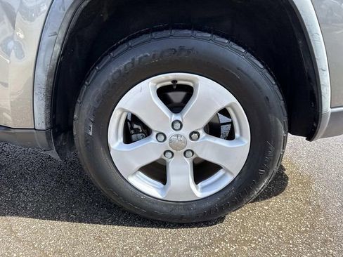 Used 2011 Jeep Grand Cherokee Laredo image 31