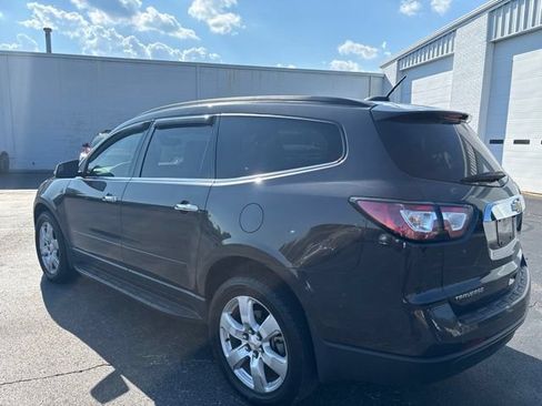 Used 2017 Chevrolet Traverse LT w/ Traveler's Package FWD image 4