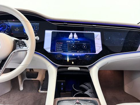 Used 2022 Mercedes-Benz EQS 580 4MATIC Sedan image 12