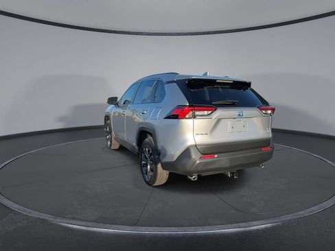 Used 2023 Toyota RAV4 XLE Premium AWD/4WD image 7
