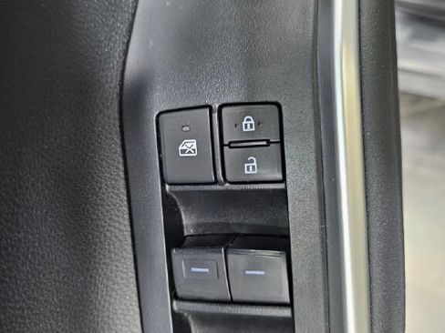 Used 2024 Toyota Highlander XLE AWD/4WD image 28