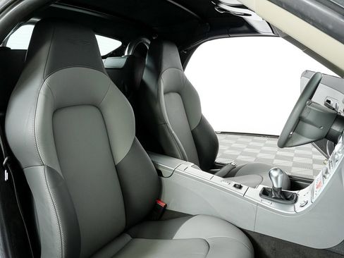 Used 2005 Chrysler Crossfire Limited image 16