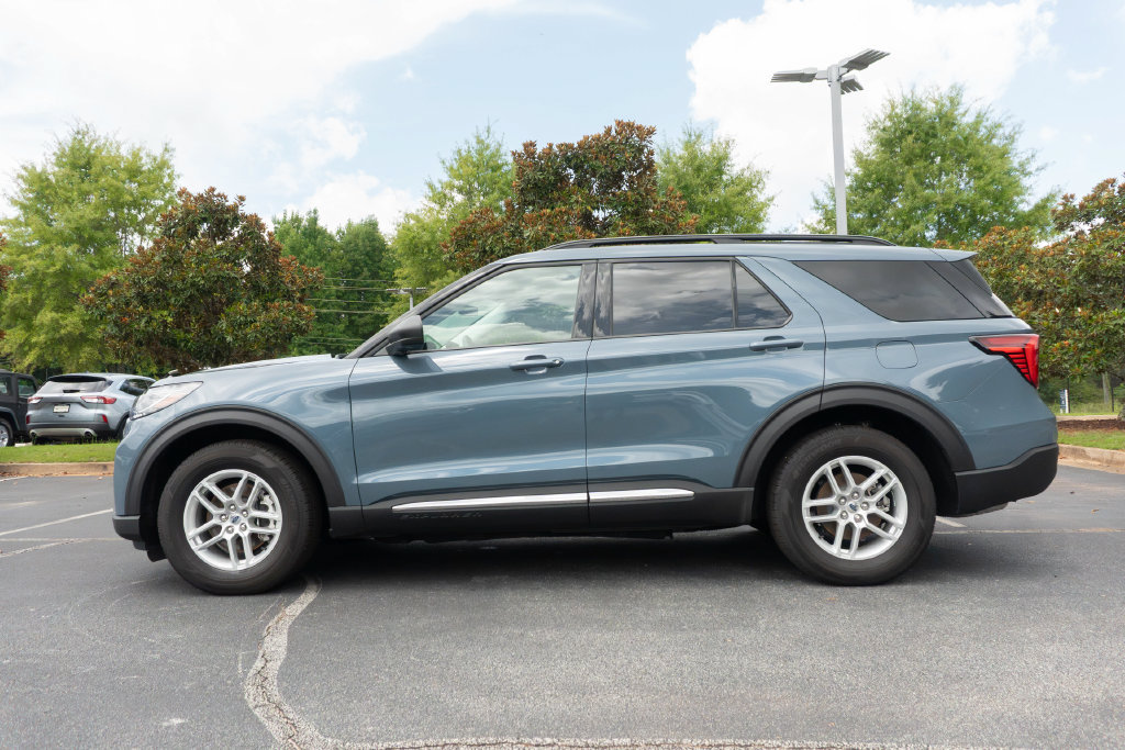 Used 2025 Ford Explorer Active RWD image 6
