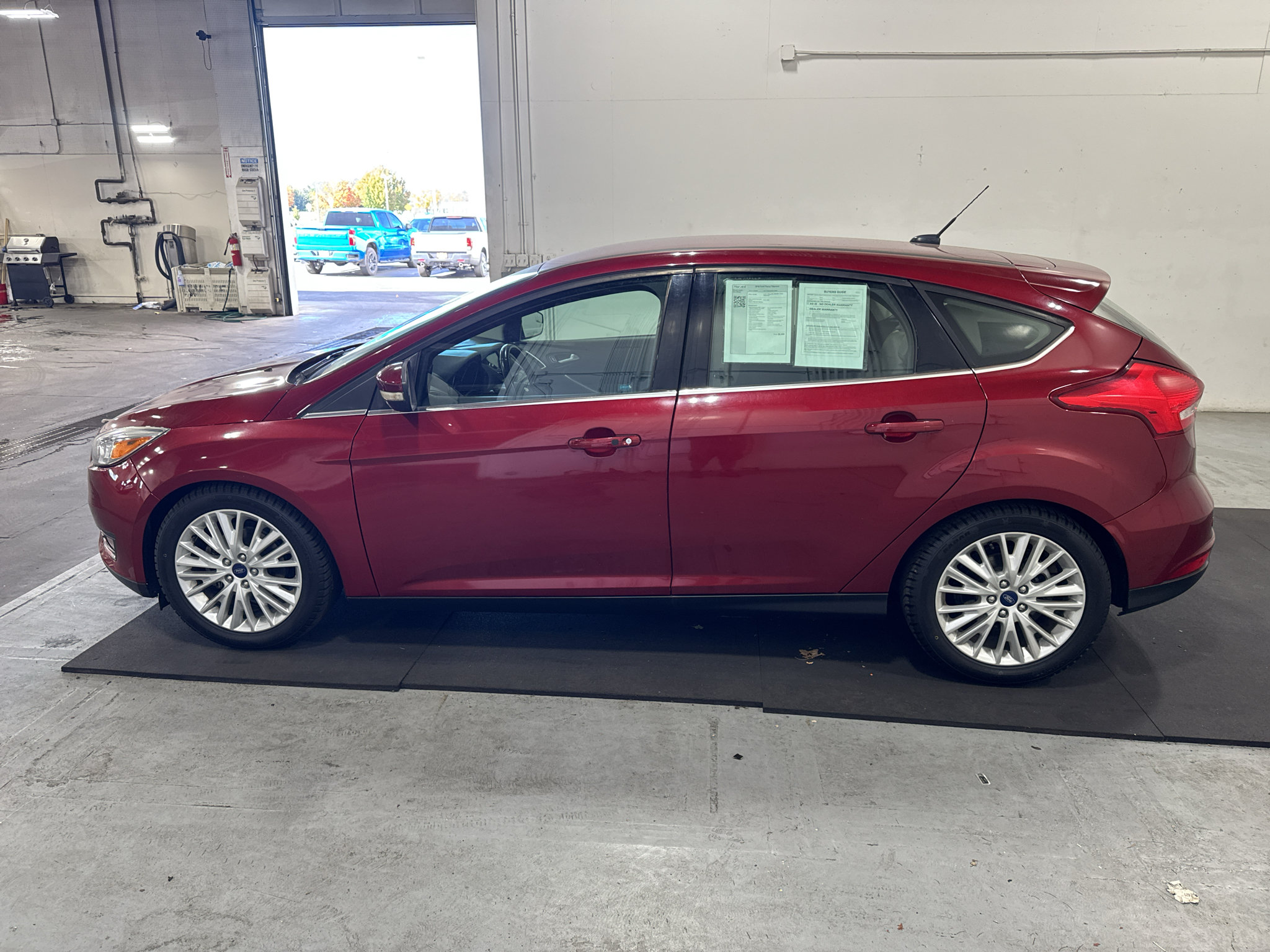 Used 2016 Ford Focus Titanium FWD image 4