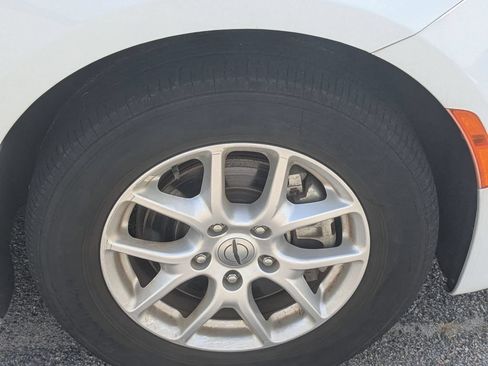 Used 2023 Chrysler Pacifica Touring-L FWD image 13