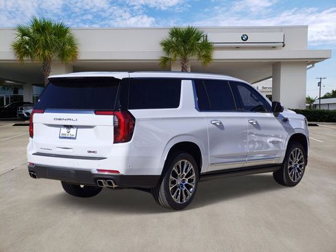 Used 2025 GMC Yukon XL Denali w/ Denali Reserve Package image 4