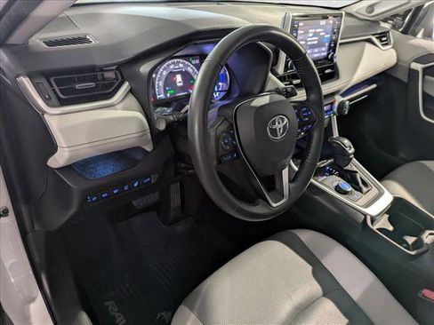 Used 2020 Toyota RAV4 Limited image 10