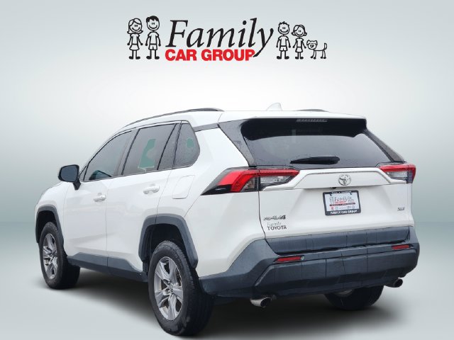 Used 2022 Toyota RAV4 XLE w/ Convenience Package FWD image 3