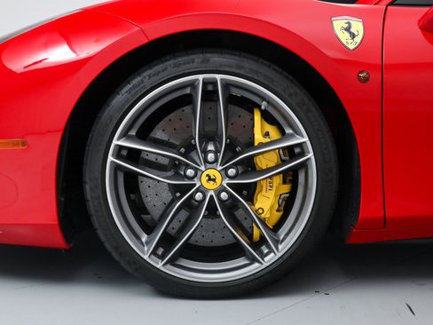 Used 2018 Ferrari 488 GTB image 40