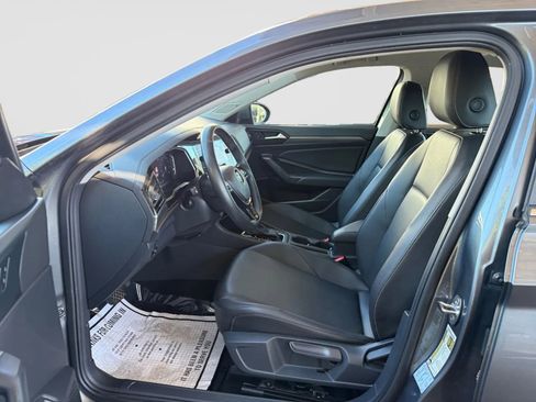 Used 2019 Volkswagen Jetta SEL w/ Cold Weather Package FWD image 12