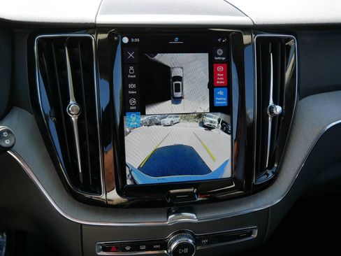 Certified 2025 Volvo XC60 B5 Plus AWD/4WD image 19