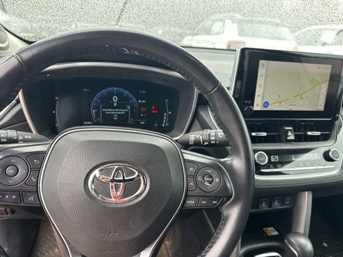 Used 2023 Toyota Corolla Cross XLE w/ Convenience Package image 17
