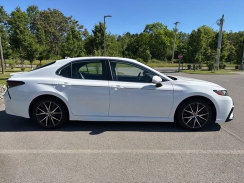Used 2023 Toyota Camry SE FWD image 7