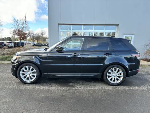 Used 2017 Land Rover Range Rover Sport SE image 2