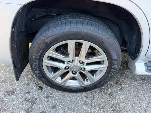 Used 2013 Lexus LX 570 4WD w/ Luxury Pkg image 14