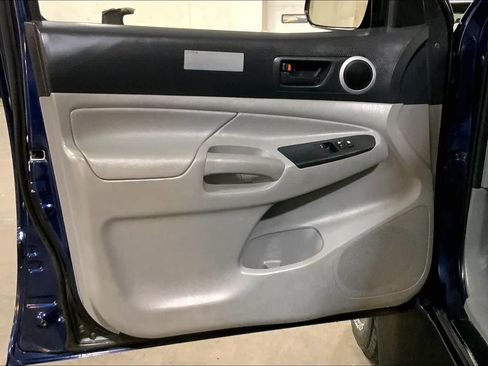 Used 2013 Toyota Tacoma 4x4 Access Cab V6 w/ TRD Off-Road Pkg image 22