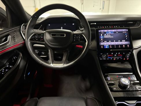 Used 2022 Jeep Grand Cherokee Overland AWD/4WD image 11