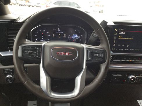 Used 2024 GMC Sierra 1500 SLT image 16