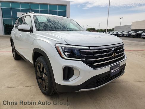 Certified 2026 Volkswagen Atlas SE FWD image 1