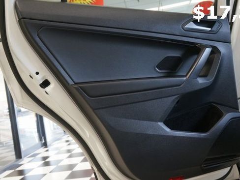 Certified 2021 Volkswagen Tiguan SE image 41