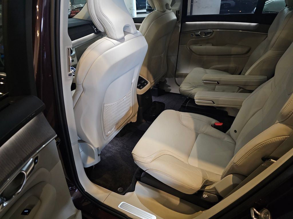Certified 2025 Volvo XC90 T8 Ultra AWD/4WD image 13