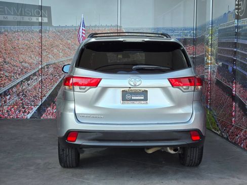 Certified 2018 Toyota Highlander LE w/ Carpet Mat Package (TMS) FWD image 7