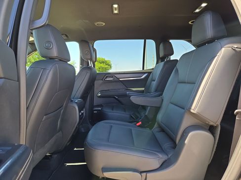 Used 2024 GMC Acadia Elevation image 13