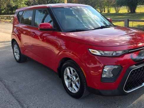 Used 2022 Kia Soul LX w/ Technology Package FWD image 4
