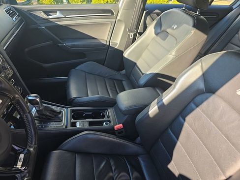 Used 2017 Volkswagen Golf R 4-Door image 22