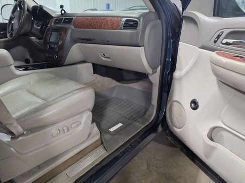 Used 2007 Chevrolet Avalanche LTZ w/ LTZ Preferred Equipment Group AWD/4WD image 14