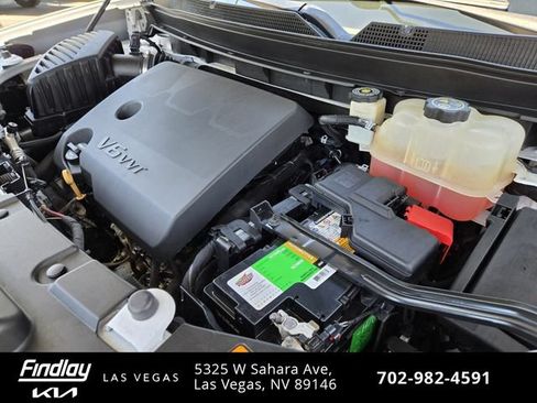 Used 2020 Chevrolet Traverse LT FWD image 21