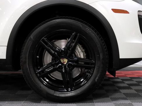 Used 2018 Porsche Cayenne S image 76
